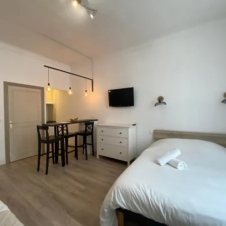 Foch Apartment